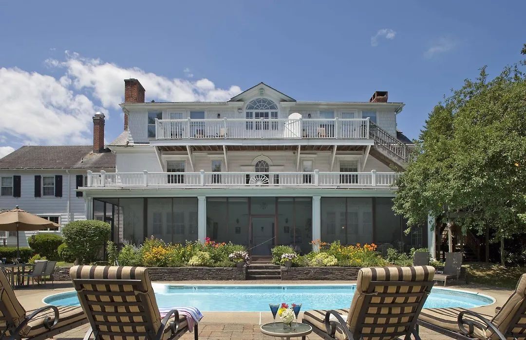 Applegate Inn-1